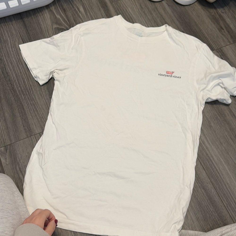 Men’s vineyard vines tee